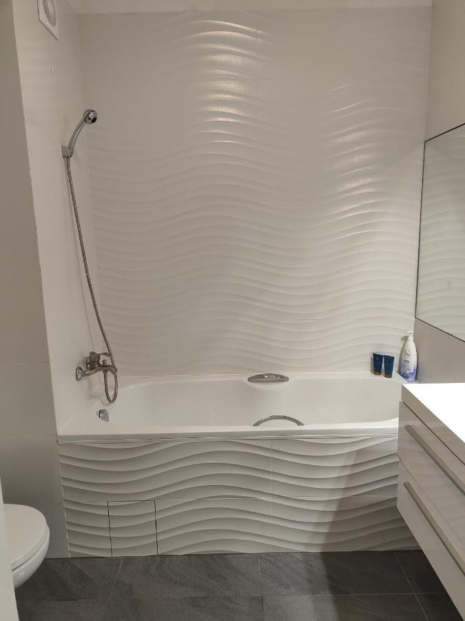Apartamento Dom Dabrowka Poznan Paledzie Exterior foto